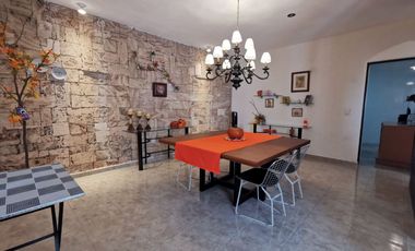 CASA EN VENTA  Contry Abajo con Depa independiente en segundo píso