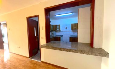 VENTA DE CASA DE 3 PISOS EN LIMA CERCADO POR  AV. DUEÑAS