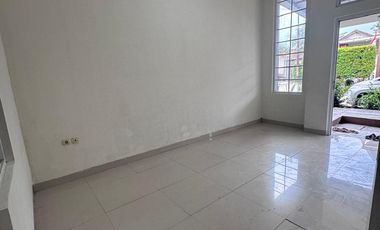 Dijual RUMAH HOOK Luas Tanah 102 m2, Perumahan Kepuh Persada Karawang