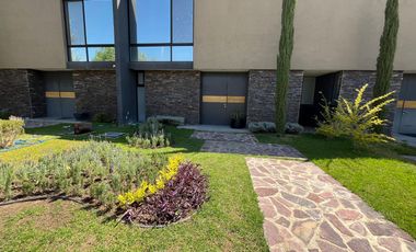 CASA EN RENTA EN LA CAMPIÑA DEL BOSQUE