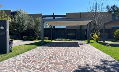 CASA EN RENTA EN LA CAMPIÑA DEL BOSQUE