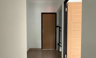 Rumah Baru 2 Lantai Termurah Selangkah ke Jakarta Selatan, DP 0% Cicilan Mulai 4 Jutaan, Strategis 5 Menit ke Tol Limo Depok - DP 0% & Free Biaya