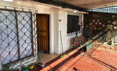 Vende Casa de 3 dormitorios, 1 baño, 1 estacionamiento en 129m2/92m2 construcción.