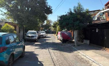 Vende Casa de 3 dormitorios, 1 baño, 1 estacionamiento en 129m2/92m2 construcción.