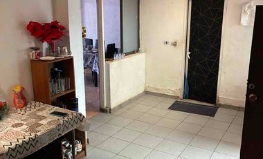 Vende Casa de 3 dormitorios, 1 baño, 1 estacionamiento en 129m2/92m2 construcción.