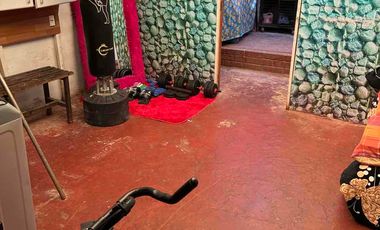 Vende Casa de 3 dormitorios, 1 baño, 1 estacionamiento en 129m2/92m2 construcción.