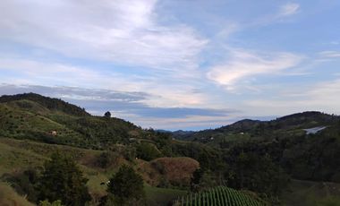 VENTA DE CABAÑA EN GRANADA ANTIOQUIA COLOMBIA