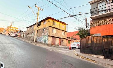 SE VENDE AMPLIA PROPIEDAD ESQUINA COMERCIAL-HABITACIONAL