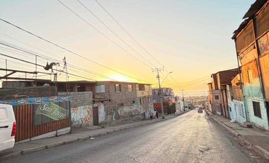 SE VENDE AMPLIA PROPIEDAD ESQUINA COMERCIAL-HABITACIONAL