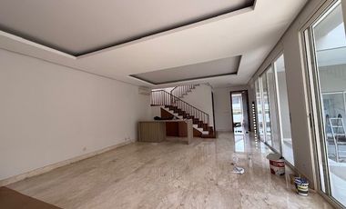 5 Bedroom Modern House in Pondok Indah, quiet area