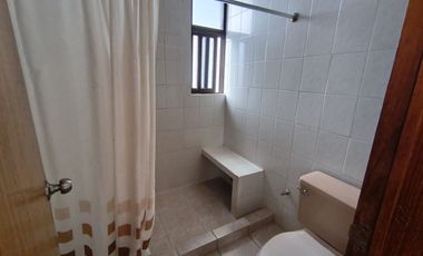 RENTA LINDA CASA EN STA CRUZ DEL MONTE !!!