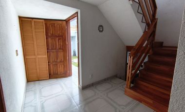 RENTA LINDA CASA EN STA CRUZ DEL MONTE !!!