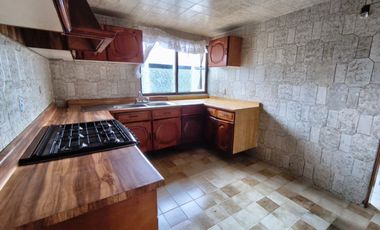 RENTA LINDA CASA EN STA CRUZ DEL MONTE !!!