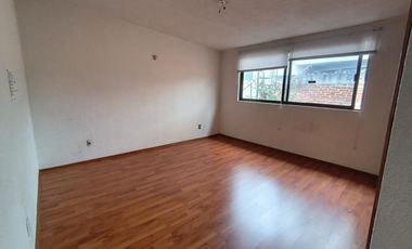 RENTA LINDA CASA EN STA CRUZ DEL MONTE !!!