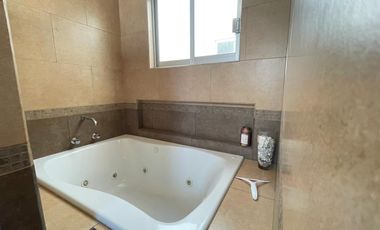 CASA EN RENTA AMUEBLADA EN MILENIO III DENTRO DE CONDOMINIO