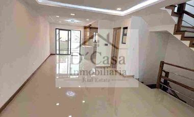CASA DE VENTA EN CUENCA EN MEDIO EJIDO CON ÁREA VERDE