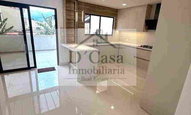 CASA DE VENTA EN CUENCA EN MEDIO EJIDO CON ÁREA VERDE