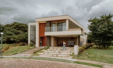 Casa de lujo en venta Puembo Arrayanes