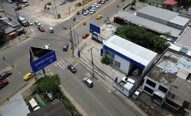local comercial de venta via avenida universitaria