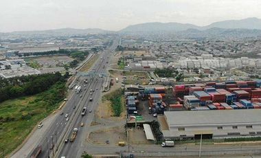 Este Terreno en Inmaconsa Via Daule 1000 m²