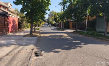A la venta amplia Casa de esquina con estacionamiento techado 4 vehículos. La Florida