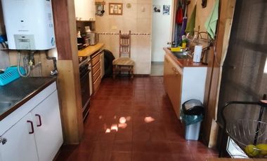 A la venta amplia Casa de esquina con estacionamiento techado 4 vehículos. La Florida