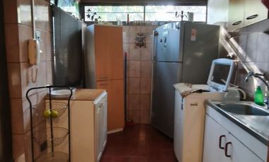 A la venta amplia Casa de esquina con estacionamiento techado 4 vehículos. La Florida