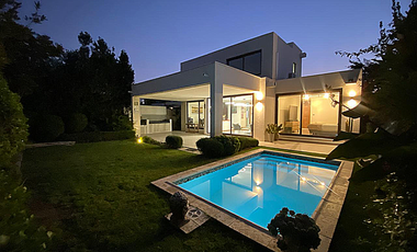 EN VENTA EX CASA PILOTO: DISEÑO DE VANGUARDIA CON TASA NOVABLE 2,47% | UF 13.500