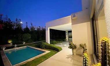 EN VENTA EX CASA PILOTO: DISEÑO DE VANGUARDIA CON TASA NOVABLE 2,47% | UF 13.500