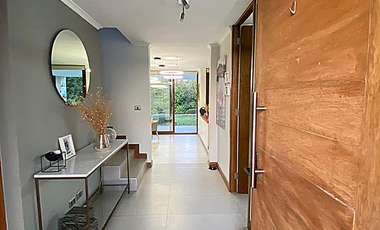 EN VENTA EX CASA PILOTO: DISEÑO DE VANGUARDIA CON TASA NOVABLE 2,47% | UF 13.500