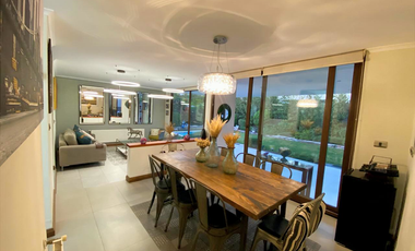 EN VENTA EX CASA PILOTO: DISEÑO DE VANGUARDIA CON TASA NOVABLE 2,47% | UF 13.500