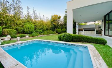 EN VENTA EX CASA PILOTO: DISEÑO DE VANGUARDIA CON TASA NOVABLE 2,47% | UF 13.500