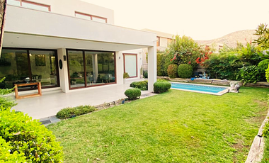 EN VENTA EX CASA PILOTO: DISEÑO DE VANGUARDIA CON TASA NOVABLE 2,47% | UF 13.500