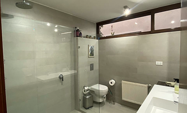 EN VENTA EX CASA PILOTO: DISEÑO DE VANGUARDIA CON TASA NOVABLE 2,47% | UF 13.500