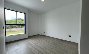 Casa en renta de 3 dormitorios por estrenar en Tumbaco