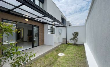 Casa en renta de 3 dormitorios por estrenar en Tumbaco