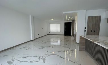 Casa en renta de 3 dormitorios por estrenar en Tumbaco