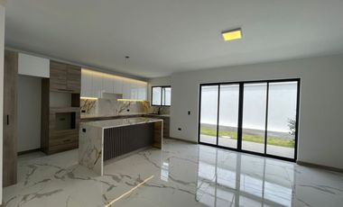 Casa en renta de 3 dormitorios por estrenar en Tumbaco