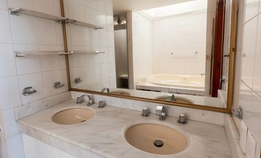 Casa en venta en Monraz AMPLIA. GUADALAJARA UNICA