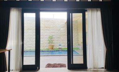 Rumah dengan kolam renang pribadi dekat RSUD Gerung