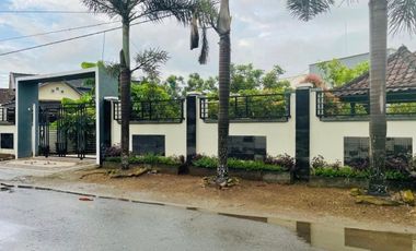 Rumah dengan kolam renang pribadi dekat RSUD Gerung