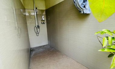 Rumah dengan kolam renang pribadi dekat RSUD Gerung