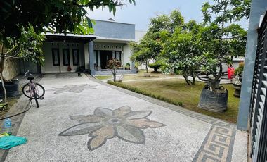 Rumah dengan kolam renang pribadi dekat RSUD Gerung