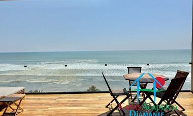 Departamento de playa en renta vacacional, con 4 recámaras y doble terraza, con vista al mar