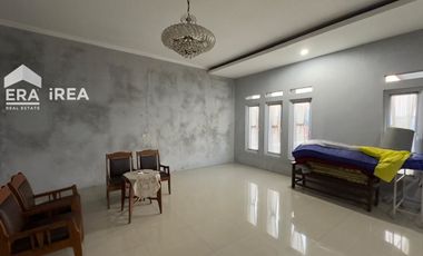 RUMAH 2 LANTAI DIJUAL DI SOLO DEKAT PASAR HARJODAKSINO, MATAHARI SINGOSAREN DAN PUSAT BISNIS SOLO BARU