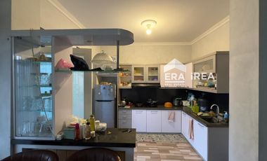 RUMAH 2 LANTAI DIJUAL DI SOLO DEKAT PASAR HARJODAKSINO, MATAHARI SINGOSAREN DAN PUSAT BISNIS SOLO BARU