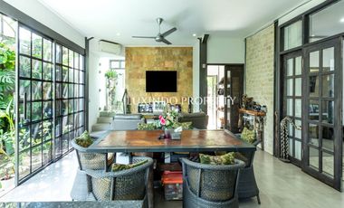 DIJUAL VILLA DENGAN 5 KAMAR TIDUR DI TANGKUBAN PERAHU, KEROBOKAN