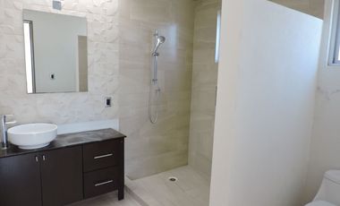 Oportunidad Casa en renta/venta en Cluster 666, Lomas de Angelópolis – Casa con jardín grande