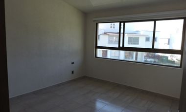 Oportunidad Casa en renta/venta en Cluster 666, Lomas de Angelópolis – Casa con jardín grande