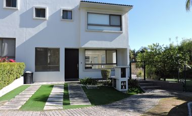 Oportunidad Casa en renta/venta en Cluster 666, Lomas de Angelópolis – Casa con jardín grande